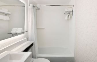 Guest bathroom with shower and tub at Holiday Inn Express New York City - Chelsea.