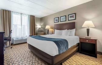 Day use room with natural light at Comfort Inn & Suites Glen Mills – Concordville.
