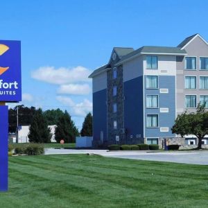 Hotel exterior at Comfort Inn & Suites Glen Mills – Concordville.