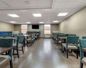 Dining area at Comfort Inn & Suites Glen Mills – Concordville.