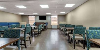 Dining area at Comfort Inn & Suites Glen Mills – Concordville.