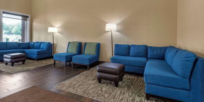 Lobby and coworking lounge at Comfort Inn & Suites Glen Mills – Concordville.