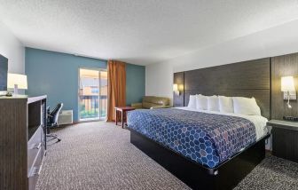 Spacious day use room with balcony at Chicago Club Inn & Suites.