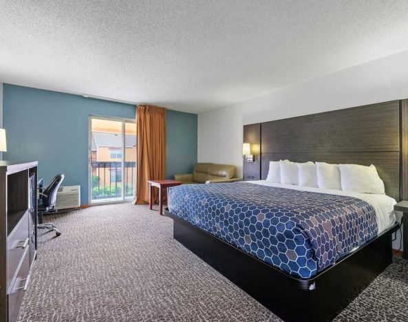 Spacious day use room with balcony at Chicago Club Inn & Suites.