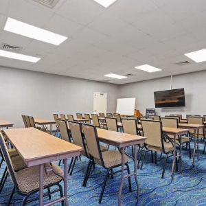 Meeting room at Chicago Club Inn & Suites.