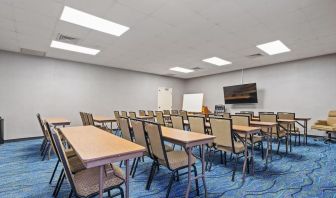 Meeting room at Chicago Club Inn & Suites.