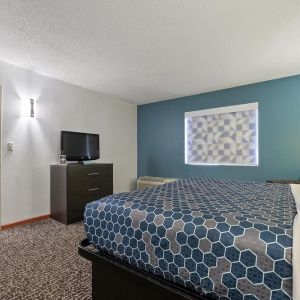 Day use room with living area at Chicago Club Inn & Suites.