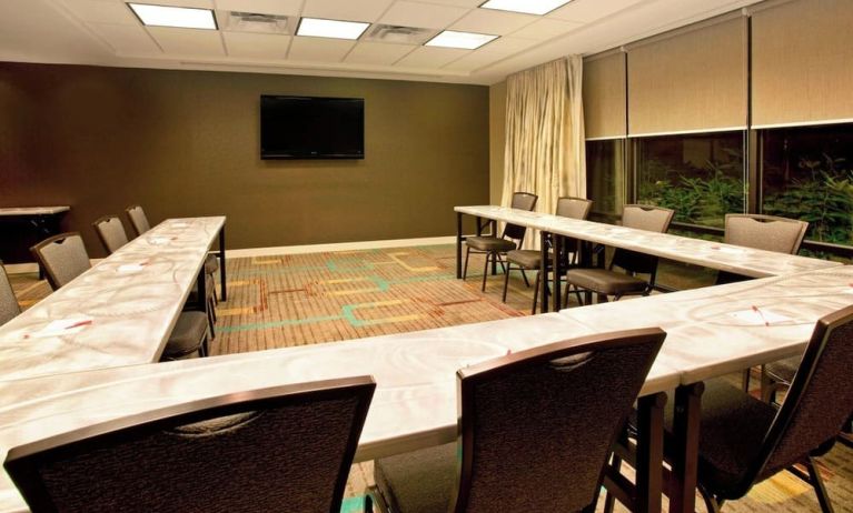 Meeting room at Residence Inn By Marriott Portland Airport At Cascade Station.