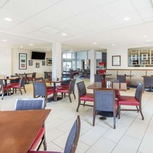 Dining area perfect for coworking at Hawthorn Suites By Wyndham El Paso Airport.