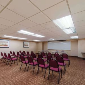 Meeting room at Best Western Executive Hotel Of New Haven-West Haven.