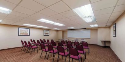 Meeting room at Best Western Executive Hotel Of New Haven-West Haven.