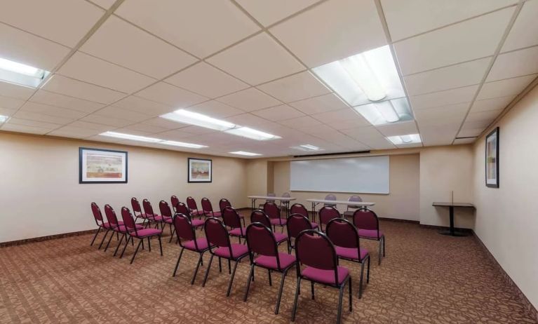 Meeting room at Best Western Executive Hotel Of New Haven-West Haven.