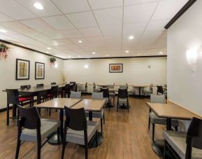 Dining area perfect for coworking at Best Western Executive Hotel Of New Haven-West Haven.