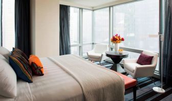 Day use room with natural light at Courtyard By Marriott New York Manhattan/Central Park.