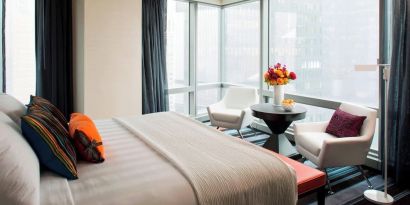 Day use room with natural light at Courtyard By Marriott New York Manhattan/Central Park.