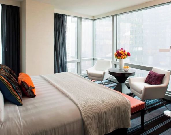 Day use room with natural light at Courtyard By Marriott New York Manhattan/Central Park.