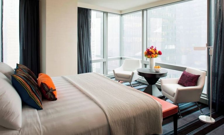 Day use room with natural light at Courtyard By Marriott New York Manhattan/Central Park.