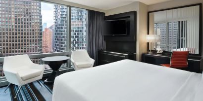 Day use room with natural light at Courtyard By Marriott New York Manhattan/Central Park.