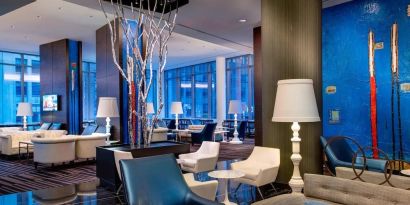 Lobby and coworking lounge at Courtyard By Marriott New York Manhattan/Central Park.