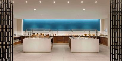 Dining area at Hyatt Regency Los Angeles International Airport.