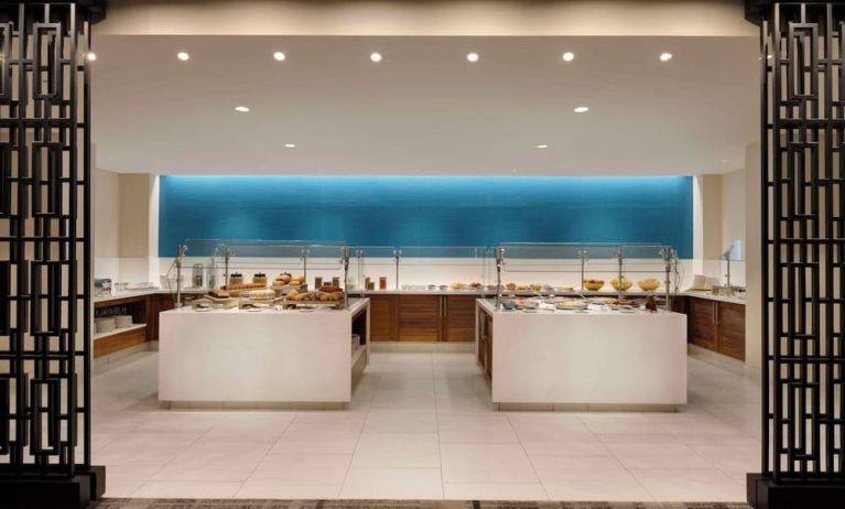 Dining area at Hyatt Regency Los Angeles International Airport.