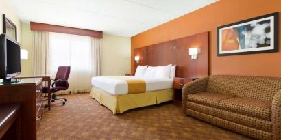 Spacious day use room at Radisson Akron/Fairlawn.