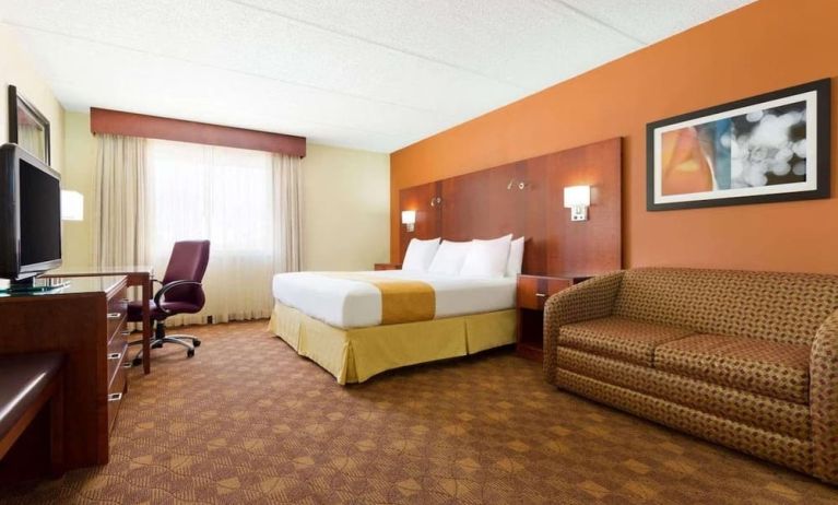 Spacious day use room at Radisson Akron/Fairlawn.