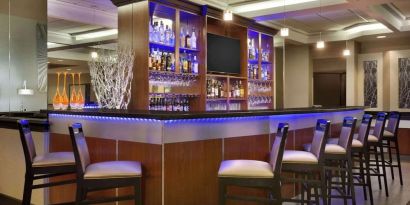 Hotel bar at Radisson Akron/Fairlawn.