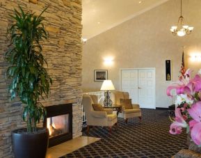 Lounge area at The Marina Inn On San Francisco Bay.