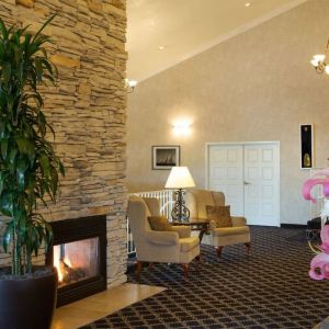 Lounge area at The Marina Inn On San Francisco Bay.