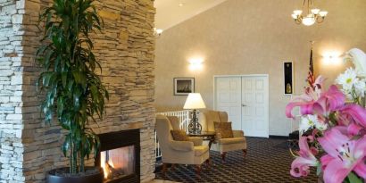 Lounge area at The Marina Inn On San Francisco Bay.