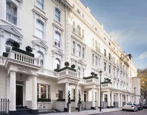 Entrance at Mercure Hotel London Hyde Park.