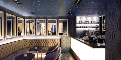 Hotel bar with lounge seating at Mercure Hotel London Hyde Park.