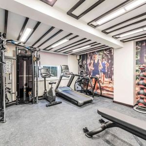 Fully equipped fitness center at Mercure Hotel London Hyde Park.