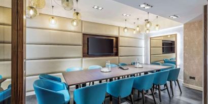 Stylish meeting room at Mercure Hotel London Hyde Park.