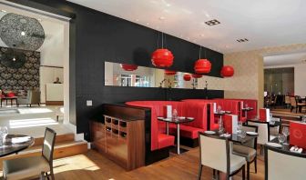 Dining area at Mercure London Bloomsbury.