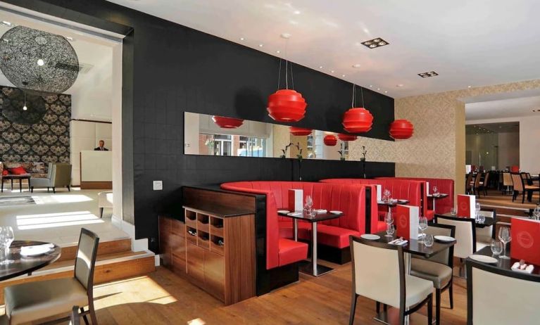 Dining area at Mercure London Bloomsbury.