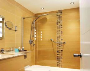 Guest bathroom with shower at Mercure London Bloomsbury.