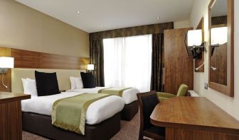 Day use twin room with work desk at Mercure London Bloomsbury.