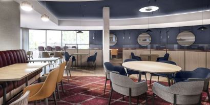 Dining area with comfortable seating, perfect for co-working at Hyatt Place London Heathrow Airport.