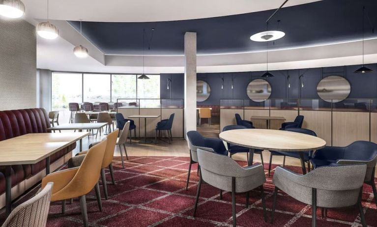 Dining area with comfortable seating, perfect for co-working at Hyatt Place London Heathrow Airport.