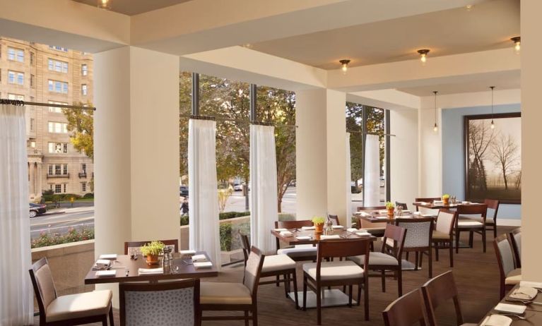 Dining area perfect for coworking at Capital Hilton.