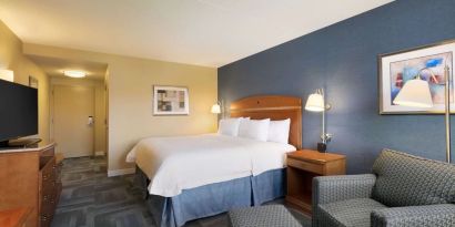 Comfortable king room at Hampton Inn New York - LaGuardia Airport.