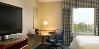 King room with TV at Hampton Inn New York - LaGuardia Airport.