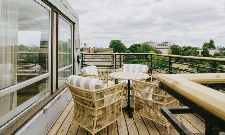 Outdoor terrace at Graduate By Hilton Cambridge.