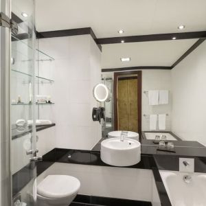 Guest bathroom with tub and free toiletries at Leonardo Royal St Paul's Hotel.