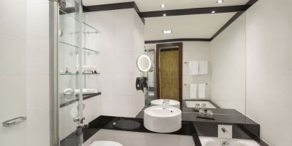 Guest bathroom with tub and free toiletries at Leonardo Royal St Paul's Hotel.