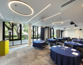 Professional meeting room at Tower Suites By Blue Orchid Hotels.