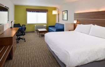 Day use room with work desk and sofa at Holiday Inn Express & Suites Ottumwa.