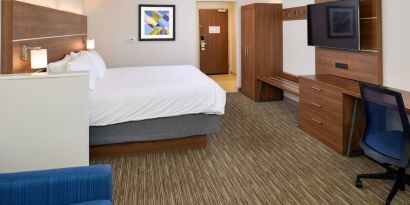 Day use room with work desk at Holiday Inn Express & Suites Ottumwa.